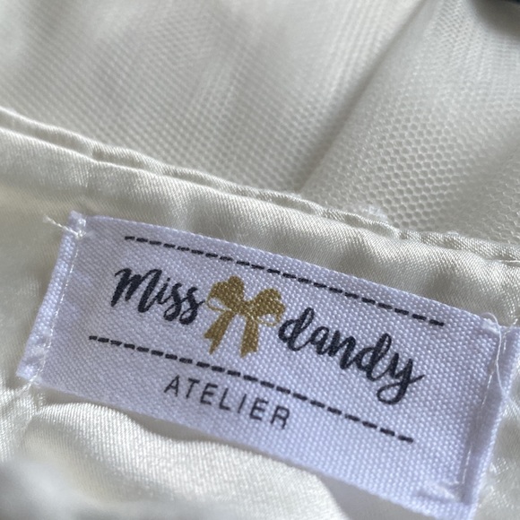 Beautiful white fancy dress. Delicate sequin and tool. Floor length. - Picture 7 of 7